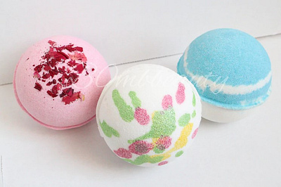 Try Our Best Natural Bath Bomb Bundle Set Online at Bombbeauty smallbusiness