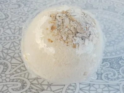 Try Handmade Oatmeal & Honey Bath Bomb - Bombbeatuy