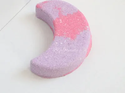 Half Moon Luna Natural Bath Bomb - Bombbeauty supportsmallbusiness