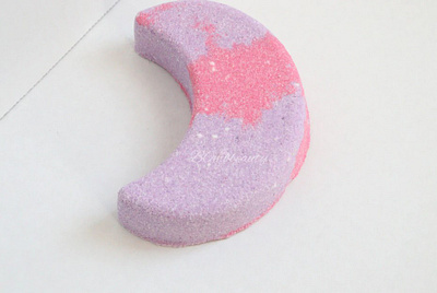 Half Moon Luna Natural Bath Bomb - Bombbeauty supportsmallbusiness