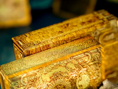 Luxurious Gilded Edge and Dazzling Wave HOLO Foil Design art artist artwork branding design illustration playing cards visual