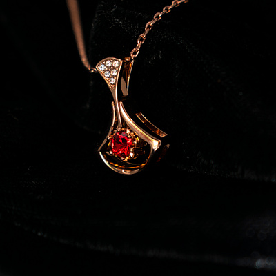 Product Photography birthday photography corporate photography dubai jwellery photography necklace pendant photographer photography product photography uae