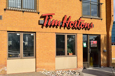 Grab Passersby Attention with Channel Letter Signs in Alabama channel letter signs channel letters custom channel letters lighted letter signs