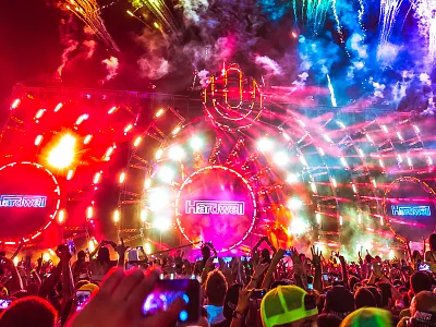 Wallpaper Ultra Music Festival Miami crowd dance edm festival fireworks hardwell miami music party people ultra usa
