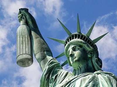Statue Of Liberty 3d bottle c4d compositing design drink ny statue