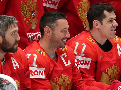 Red Machine cres eagle graphic manic hockey hockey team red machine russia russian crest sports branding sports design герб россии красная машина россия хоккей