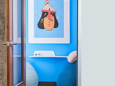 New phone room who dis?