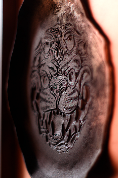 force carving ceramic ceramica clay illustration plate tiger