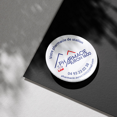 🟢 Pharmacie Auron 1600 — Badges décapsuleurs — 2024 adobe branding design graphic design illustrator merch merchandise mockup product promotionalproduct vector