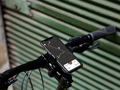 Daily UI_020: Real-Time Location Tracker UI cleanui dailyui015 locationtracker mapinterface minimalui mobileux realtimetracking uidesign