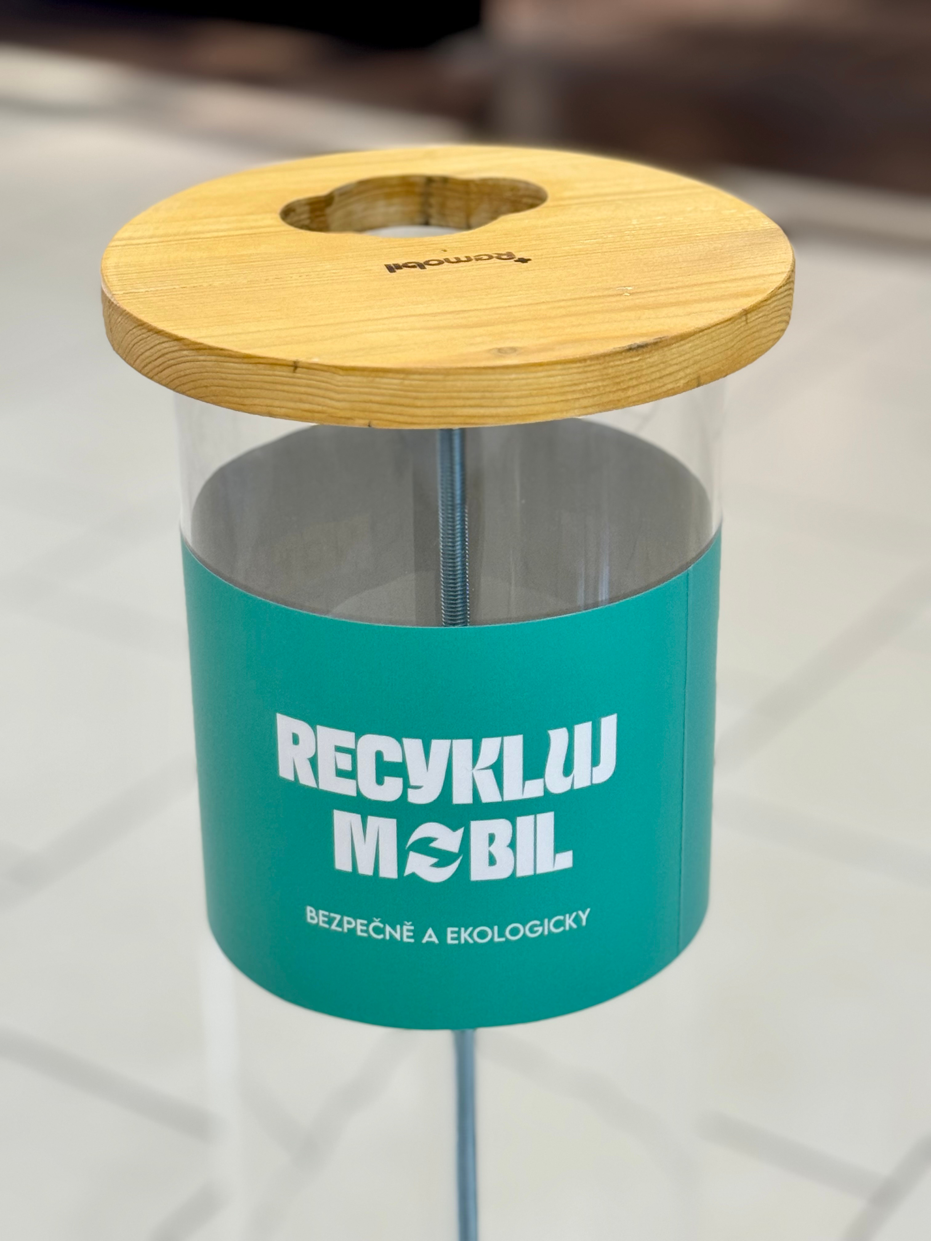 Recykluj Mobil – Sticker Design for Mobile Recycling Point brand branding design graphic design green illustration mall print real recycle sticker typography vector