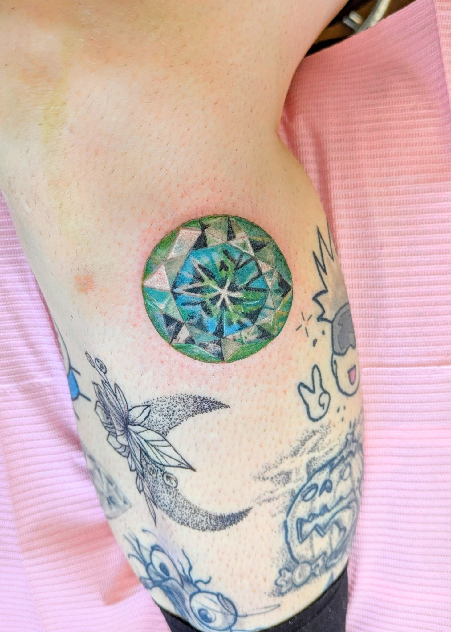 Blue gemstone. blue gemstone colourgemstone colourtattoo gemstone gemstone tatttoo tattoo tattoos uktattoo wirraltattoo