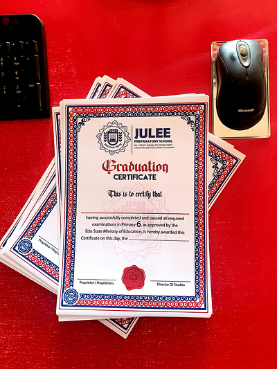 Certificate Design card certificate downsign graduation graphic design julee print sam omo school