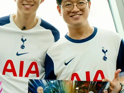 카제박 x 손흥민 만남! AIA 생명 토트넘 투어 팬크레이터2 한국 일러스트 작가 스포츠 아티스트 Kaze Park aia 생명 팬 크리에이터 aia생명 손흥민 손흥민 대형 작품 손흥민 선수 세레모니 손흥민 선수 찰칵 손흥민 선수와 사진 손흥민 세레모니 손흥민 아트 콜라보레이션 손흥민 아티 콜라보 손흥민 아티스트 작가 손흥민 우승 그림작가 손흥민 우승 기념 작품 손흥민 우승 작품 손흥민 일러스트 손흥민 일러스트 작가 손흥민 작품 작가 손흥민 카제박 손흥민 카제박 함께 토트넘 우승 기념작품 제작 작가 카제박 토트넘 우승 작품