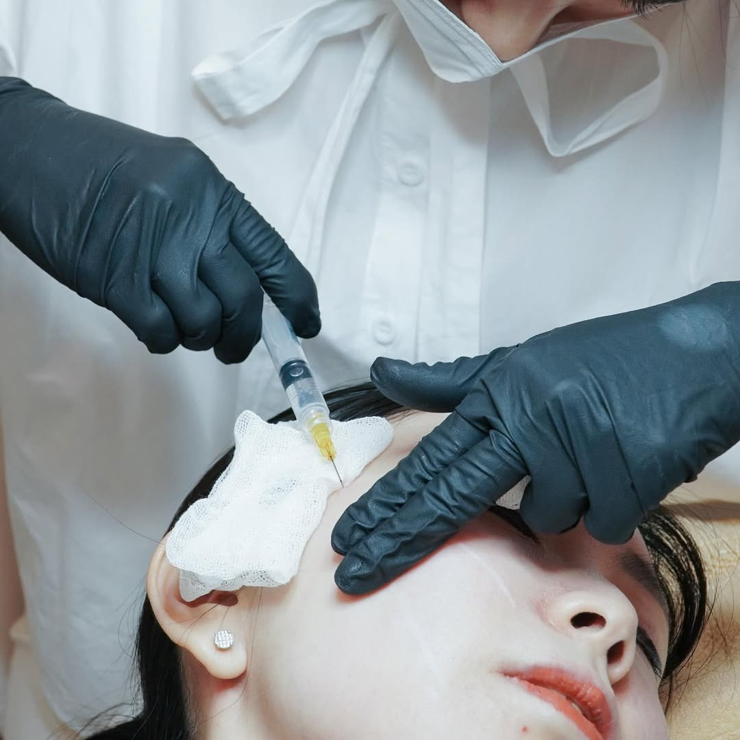 Photoshoot aesthetic clinic beauty clinic branding design graphic design illustration motion graphics