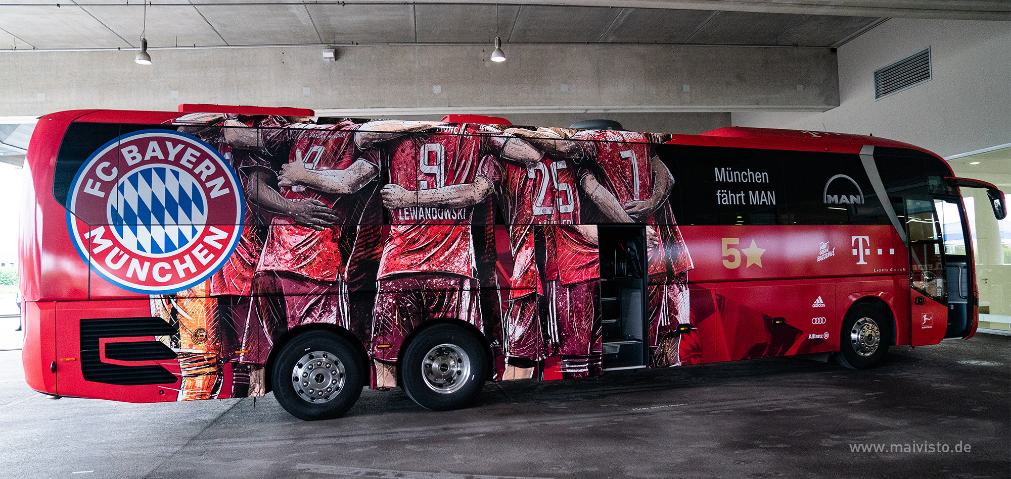 Example of FC Bayern Munich Team Bus Illustration