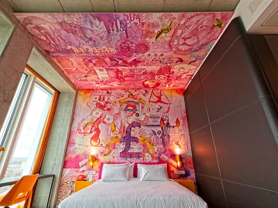 IMMERSIVE GRAPHIC DESIGN FOR NHOW FRANKFURT HOTEL ROOMS graphic design