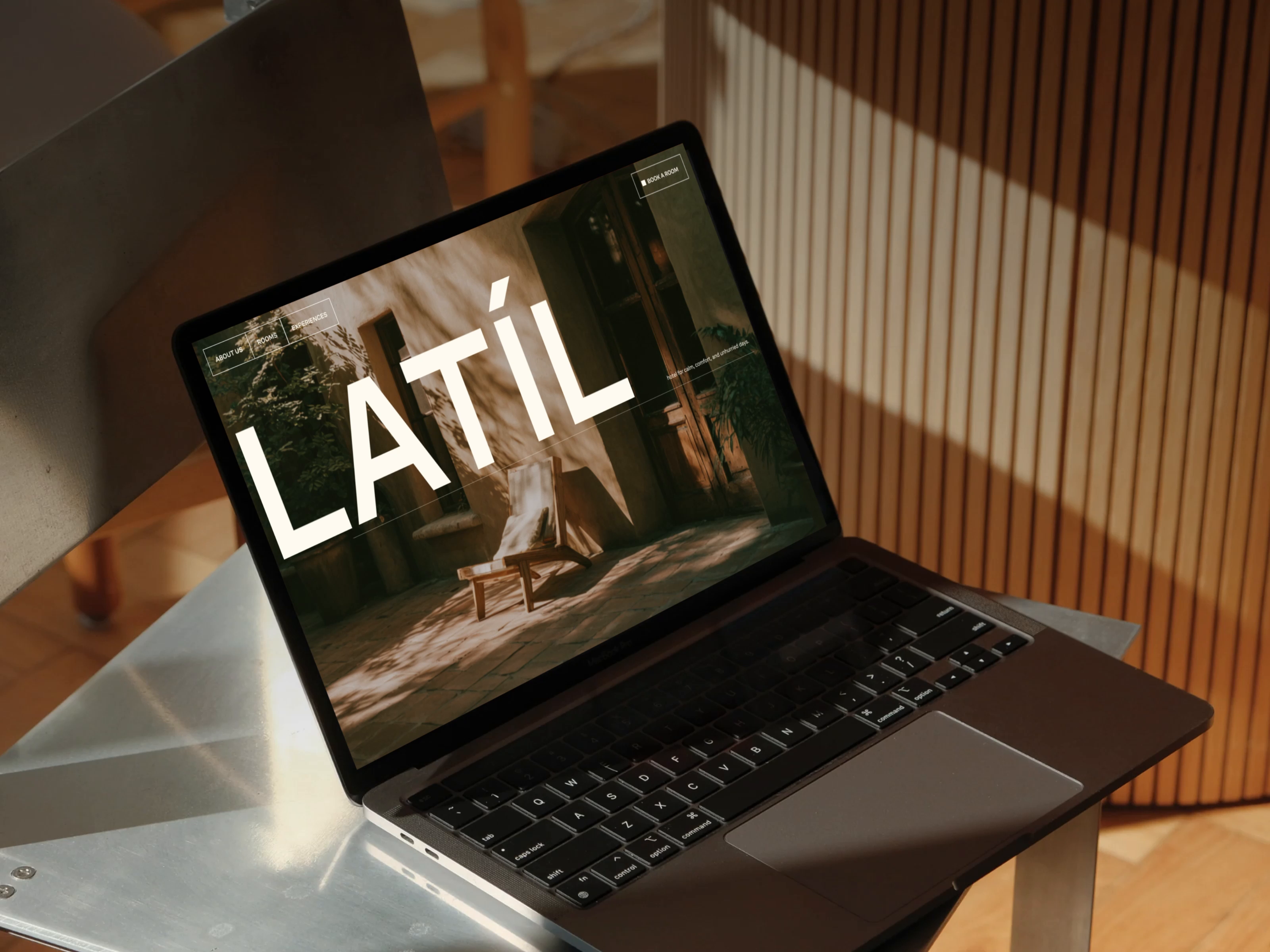 Loader animation for a boutique hotel - LATÍL