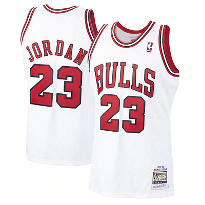 https://goldenandhoodie.com/michael-jordan-white-chicago-bulls-1