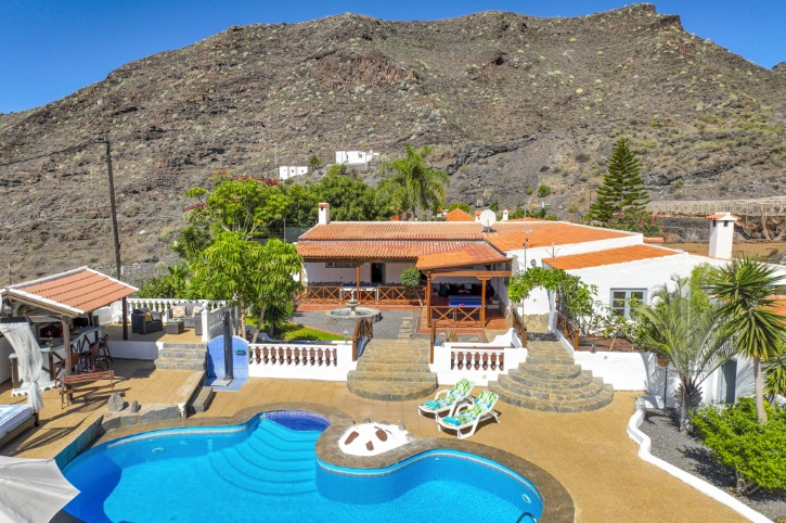 duplex-with-jacuzzi-11-holiday-homes-tenerife-your-holiday-starts-here