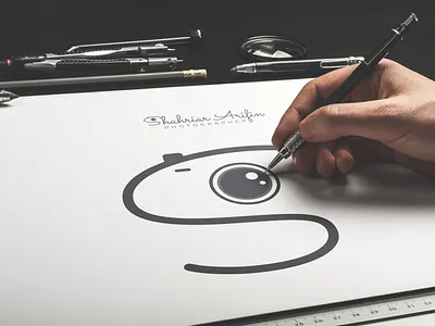 The Camera Lens Inside the 'S' Logo Design logo