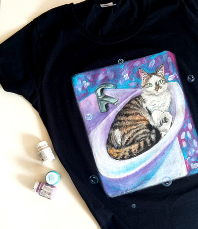 Hand painted black women's t-shirt, cat cat design fashion hand painted handmade paint painting style