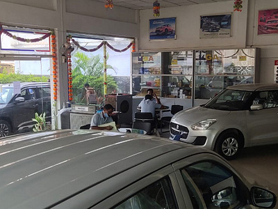 varun bajaj service center siripuram