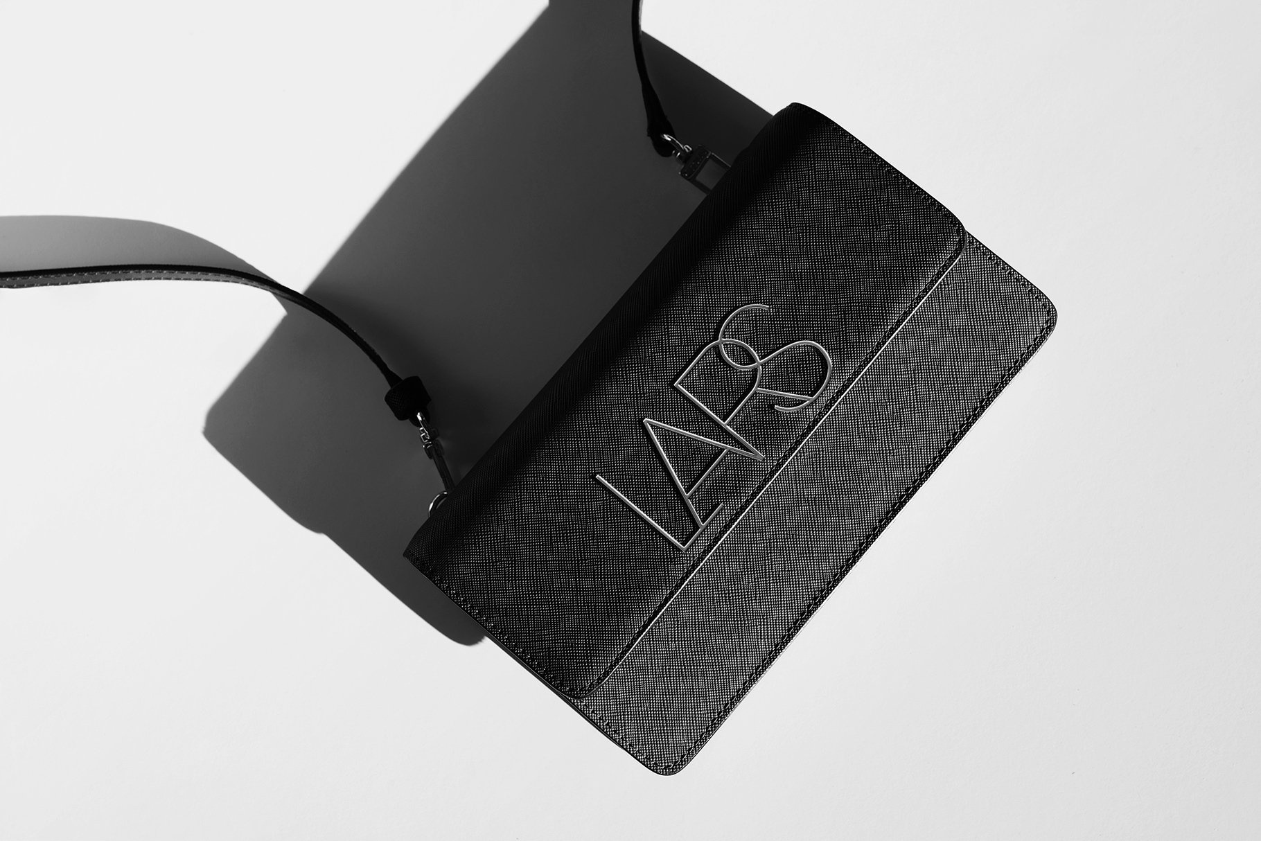 purse-logo-mockup-by-pixelbuddha-on-dribbble