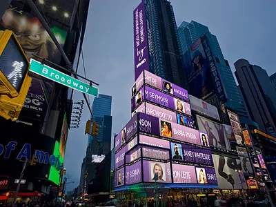 International Women Day @American Eagle Outfitters Times Square advertising animation billboard design motion design out of home
