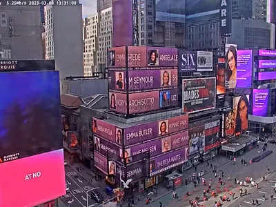 International Women Day @American Eagle Outfitters Times Square advertising animation billboard design motion design out of home